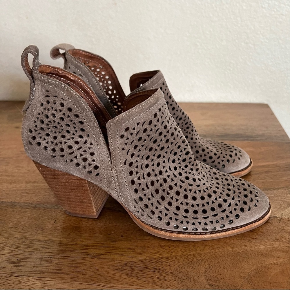 Jeffrey Campbell Brown Laser Cut Stacked Wood Ankle Boots Womens Booties Sz 7